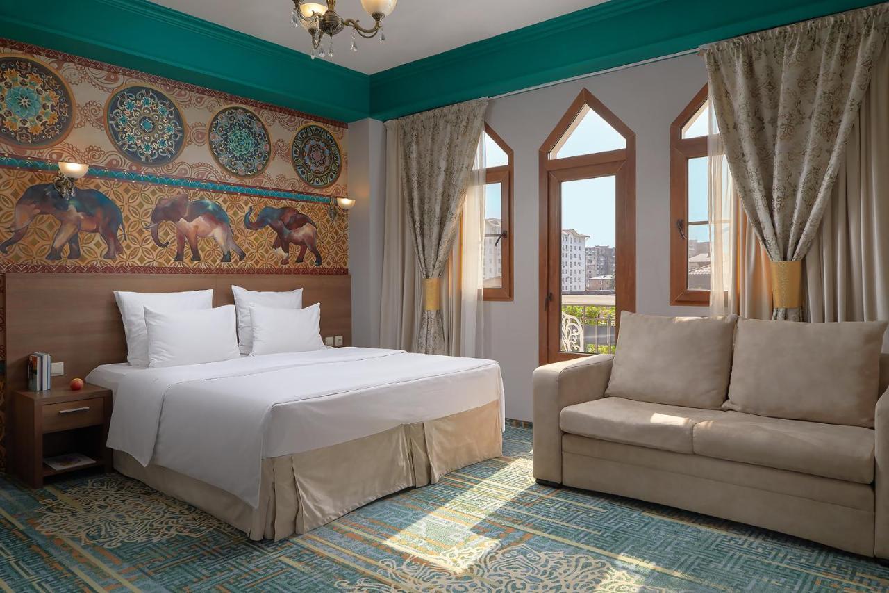 Garuda Boutique Hotel Sukhumi Ngoại thất bức ảnh