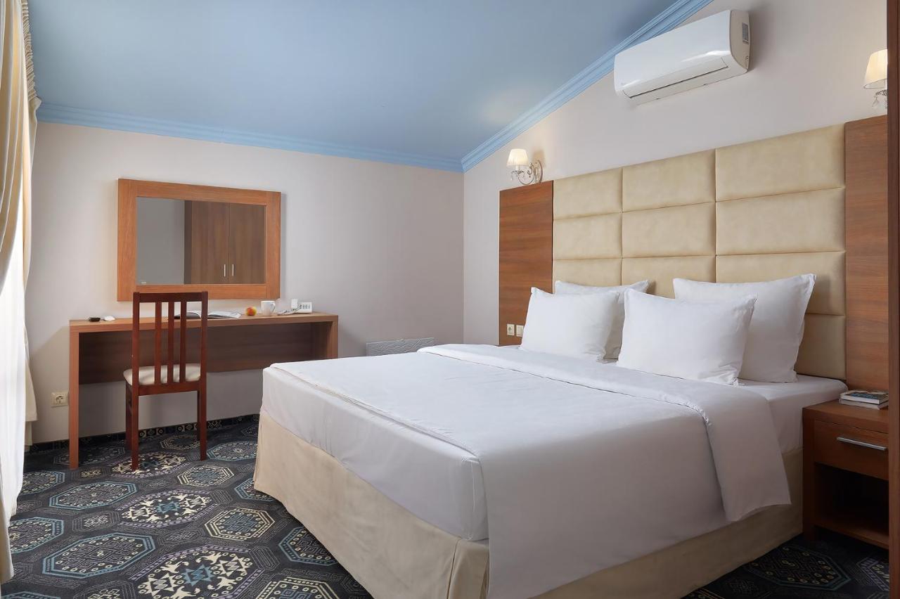 Garuda Boutique Hotel Sukhumi Ngoại thất bức ảnh