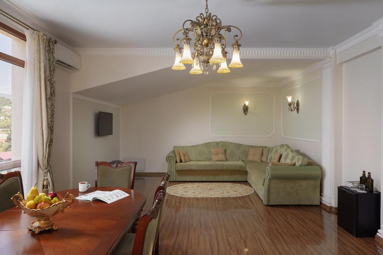 Garuda Boutique Hotel Sukhumi Ngoại thất bức ảnh