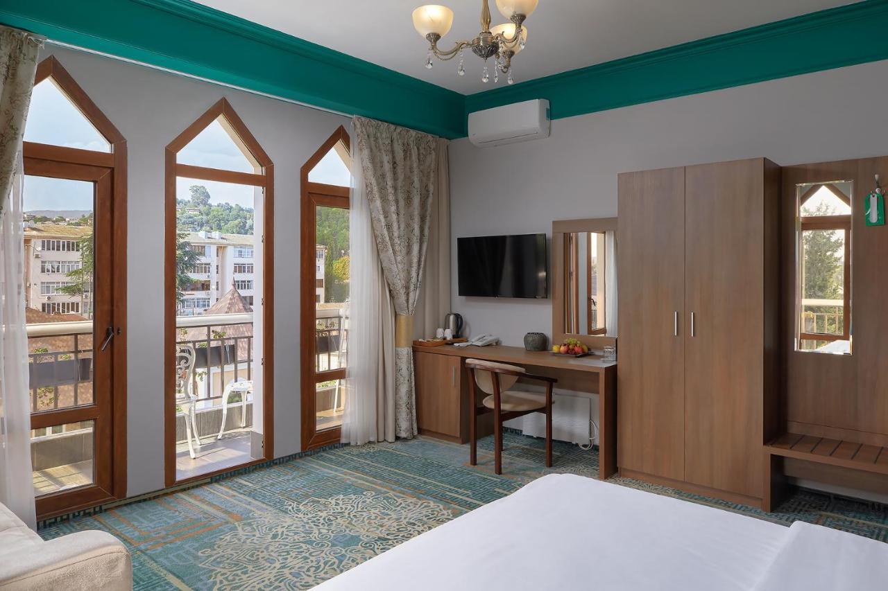 Garuda Boutique Hotel Sukhumi Ngoại thất bức ảnh