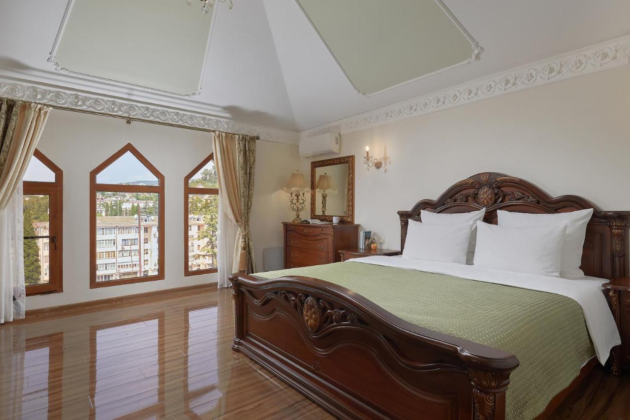Garuda Boutique Hotel Sukhumi Ngoại thất bức ảnh