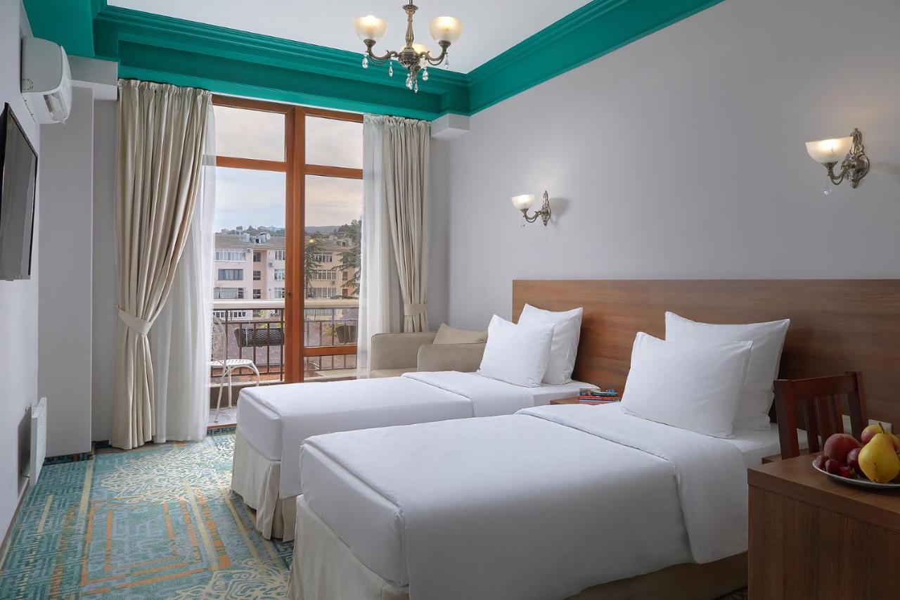 Garuda Boutique Hotel Sukhumi Ngoại thất bức ảnh