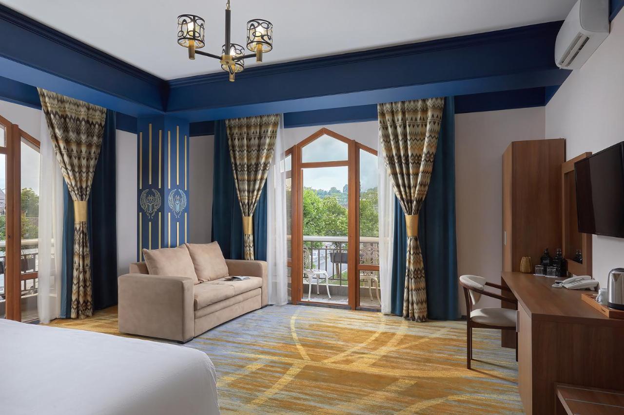 Garuda Boutique Hotel Sukhumi Ngoại thất bức ảnh