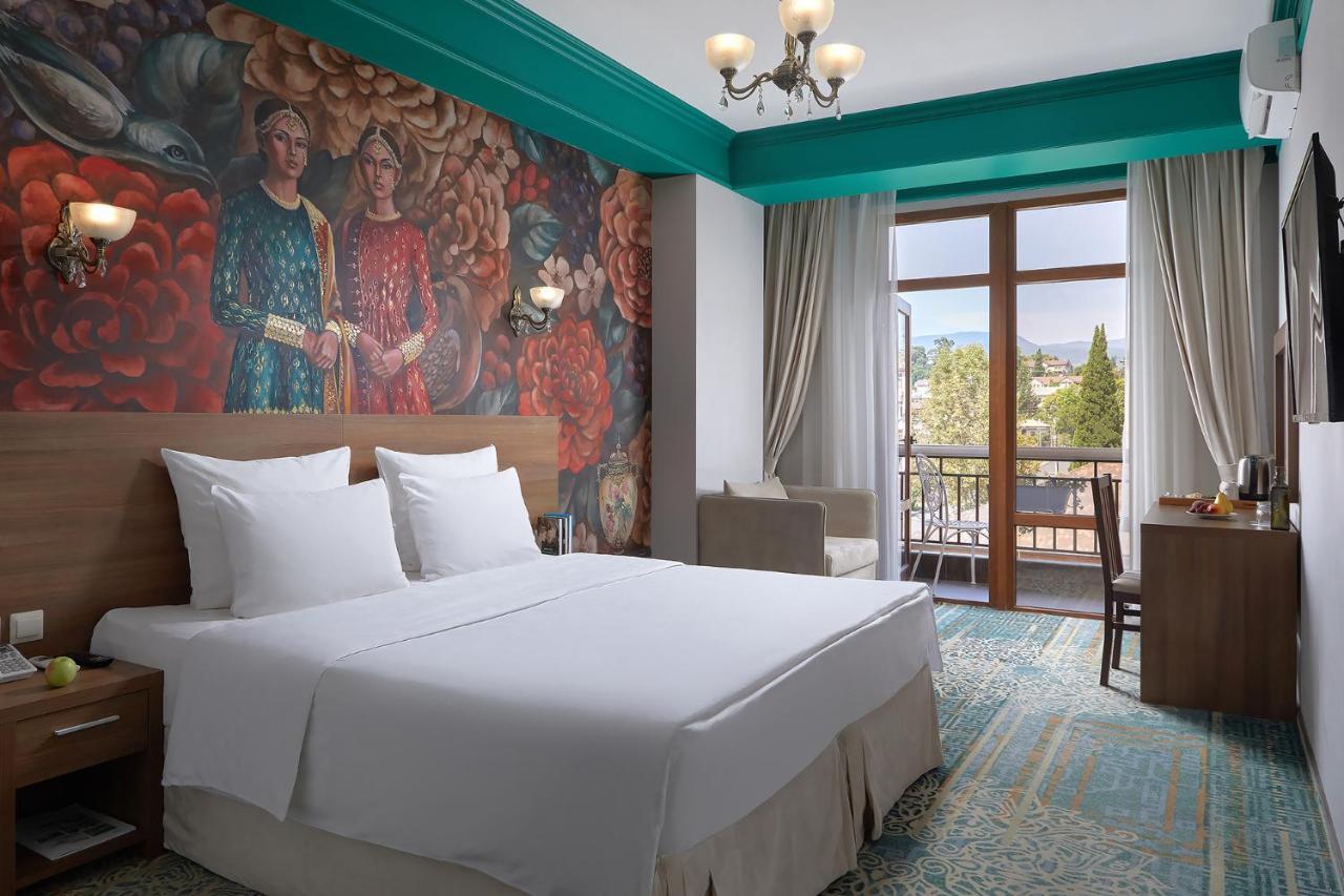 Garuda Boutique Hotel Sukhumi Ngoại thất bức ảnh